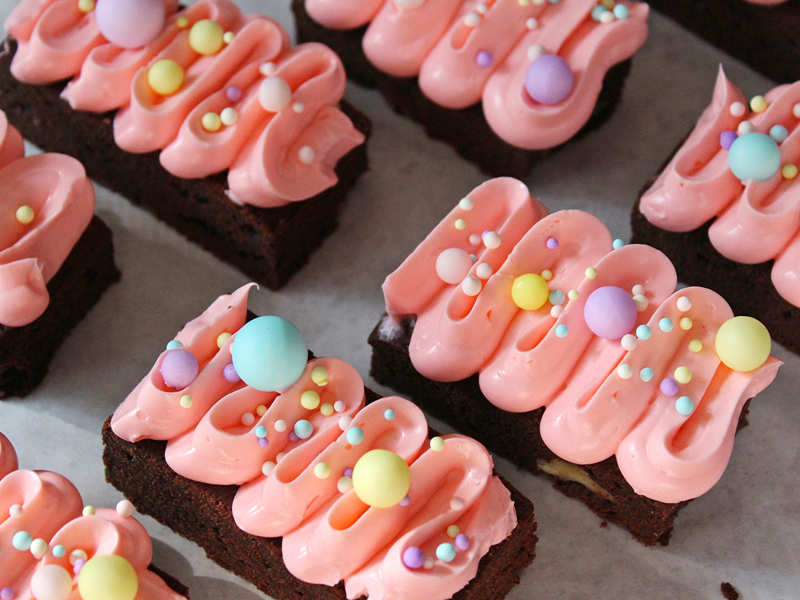 草莓布朗尼 Strawberry Brownie Cake